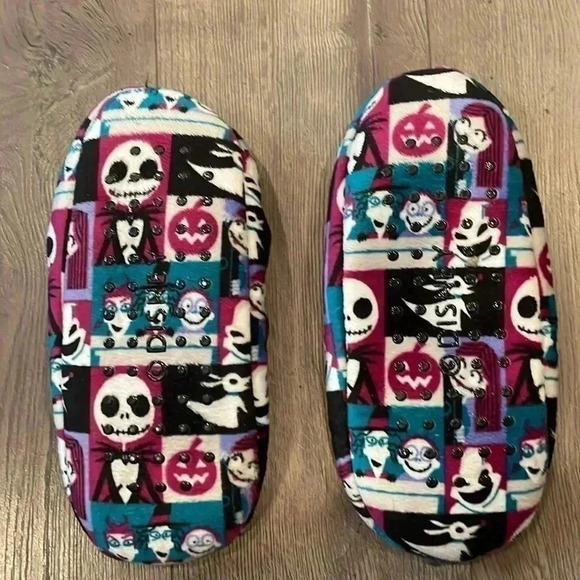 Nightmare Before Christmas From  Disney slipper booties- good for size 7-8 - Picture 2 of 4